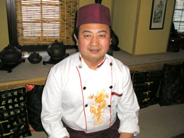 yan-fuj-shef-povar-restorana-mandarin-byt-kitajskim-povarom-neprosto