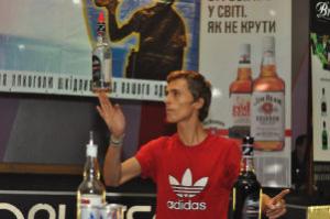 изображение Кто самый сильный flair-бармен Киева-2013?