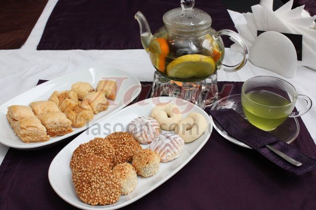 изображение Пахлава Сирия (100 г) --- 20 грн.  Сирийские сухие сладости (100 г) --- 15 грн.  Чай фруктовый (400 мл) --- 50 грн.