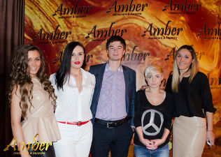 изображение Мила Нитич, Наталья Гордиенко, Виталий Галай и группа "Аферистки" выбрали лучшего в ресторане "Amber"