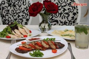 изображение Вкусный и уютный обед в ресторане итальянской и японской кухни Мафия