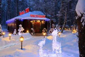 изображение Яркие новогодние и рождественские корпоративы в эко-ресторане Батьківська хата