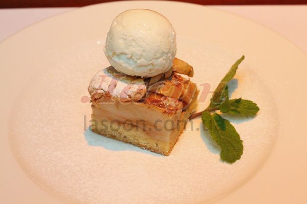 изображение Пирог яблочный теплый с мороженым (100/50 г) --- 39 грн.