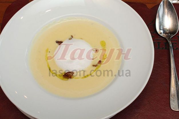 изображение Картофельный крем-суп с белыми грибами и капучино из трюфелей (250 г) --- 65 грн