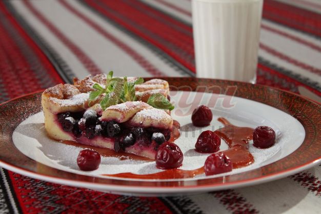 изображение Бабусин пиріг з ягодами (150г) -- 55 грн.