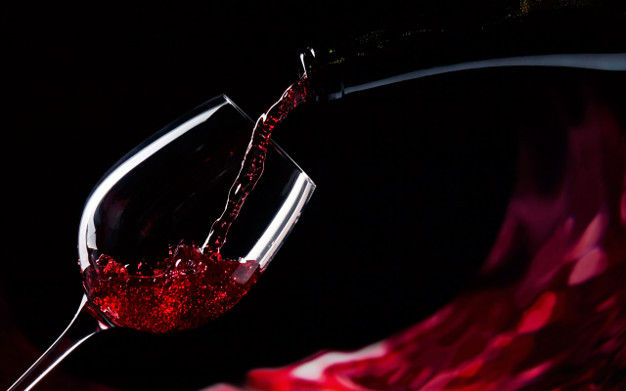 зображення "Фігаро": Відпочинок на літньому дворику і келих вина в подарунок!