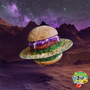 изображение YELLOW TAXI BAR: Вночі бургери ще смачніші!