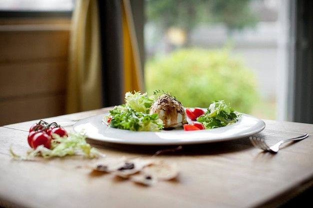 изображение "Канарейка": Наслаждайся вкусным обедом!