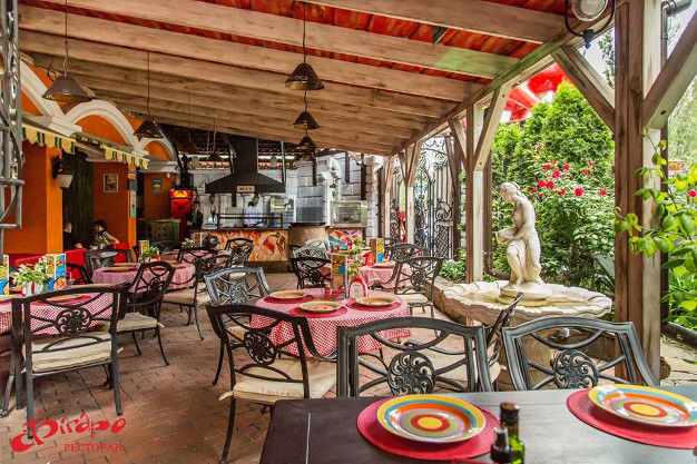 зображення "Іспанський дворик" ресторану "Фігаро"