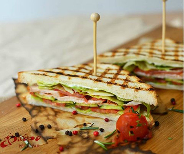 изображение Figaro: "Если для вас лучший завтрак кофе и бутерброд - приходите к нам!"