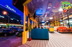 зображення Yellow Taxi Bar: Музика наживо на найкрутішій літній терасі міста! (30.06)