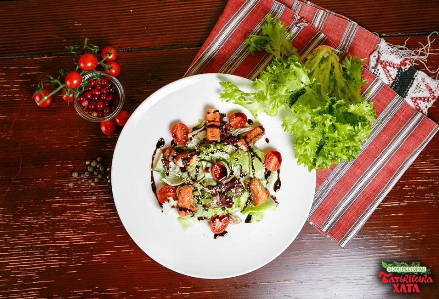 зображення "Батьківська Хата": Теплий салат з сьомгою