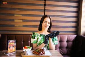 изображение Київська реберня: Справжні гурмани їдять реберця руками!