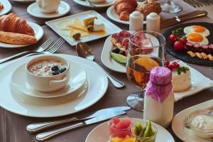 изображение Терраса: Фирменный завтрак шведский стол