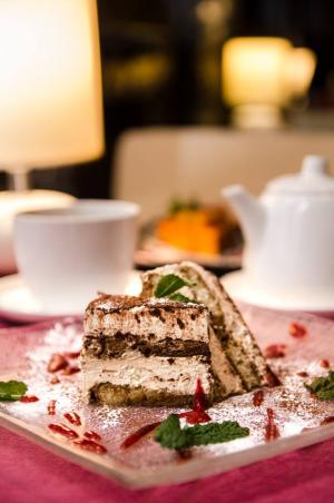 изображение "Казбек" предлагает вам самый популярный десерт – тирамису 🍰