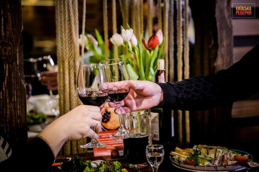 зображення Гості ресторану "Київська реберня" відзначили свято прекрасної половини людства – 8 березня!