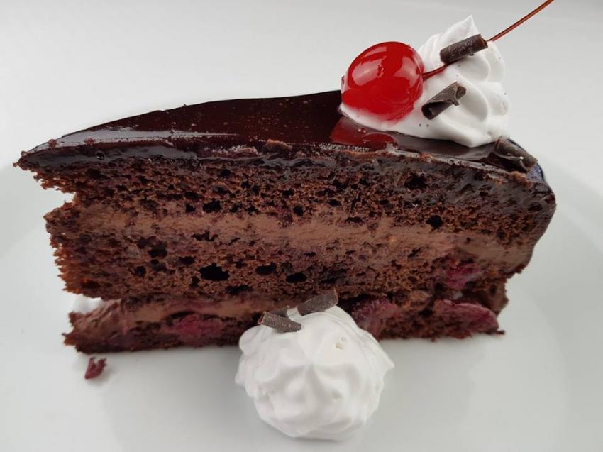 изображение "Солом’янська броварня": Празький торт з вишнею