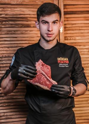 зображення "Київська реберня": Шеф-кухар знає секрет приготування соковитого стейку!