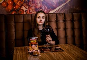 изображение Київська реберня: Насолодитись найвитонченішим келихом червоного вина!