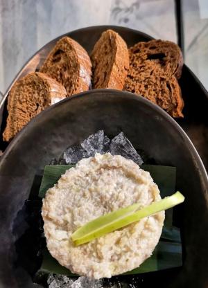 изображение SANPAOLO: Форшмак из норвежской сельди на хрустящем солодовом хлебе 🐟