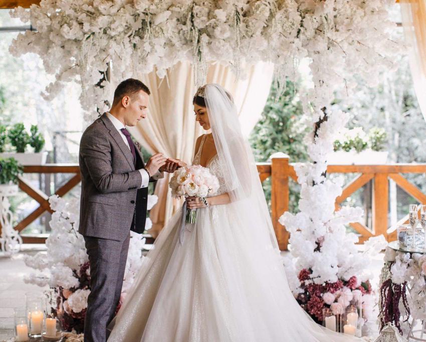 изображение "Вілла Віта": Свадебная церемония на летней террасе