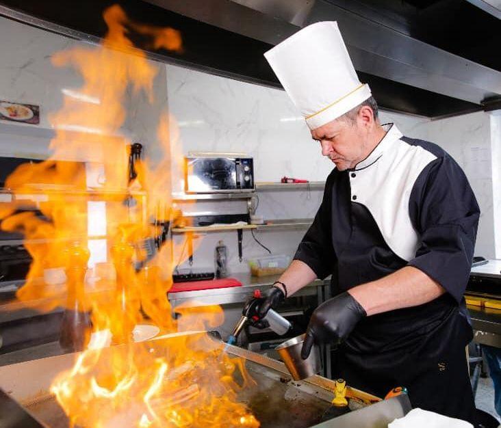 изображение "Батьківська Хата": Наш шеф-кухар точно знає як підняти вам настрій найсмачнішими стравами😉