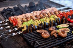 изображение Неперевершені страви, приготовлені на вугіллі 🔥 – візитна картка ресторації Сажа!