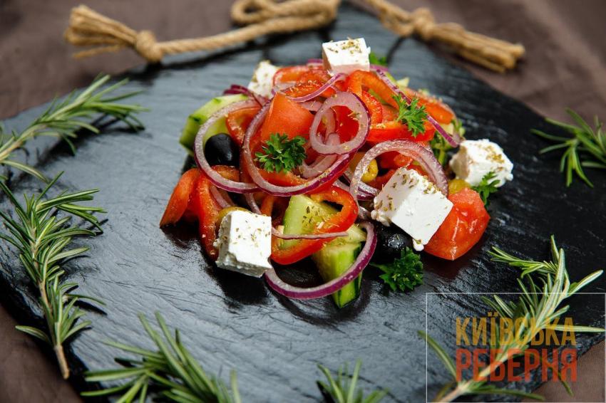 изображение "Київська реберня": Пропонуємо замовити неймовірно смачний та корисний салат "Грецький"❗️