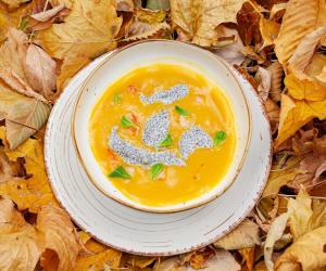 изображение SANPAOLO: Гарбузовий крем-суп з креветками