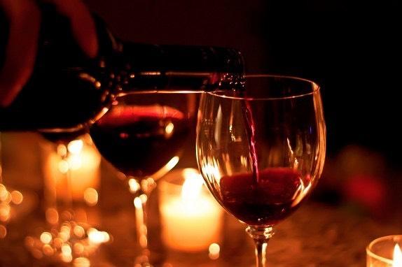изображение SANPAOLO: "За білим вином думають про дурниці, за червоним - кажуть дурниці, а за ігристим їх роблять."🥂
