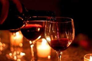 изображение SANPAOLO: За білим вином думають про дурниці, за червоним - кажуть дурниці, а за ігристим їх роблять.🥂