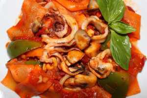 изображение Морепродукты с овощами под итальянским соусом