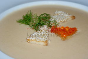 изображение Крем-суп с лососем, сыром "Пармезан" и томатами (290 г.) --- 67 грн.