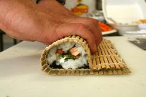 изображение Мастер-классы по приготовлению суши и роллов в ресторане Таки-Маки в Караване!