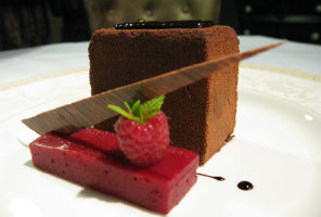 изображение Шоколадно-малиновый десерт от "Апреля"