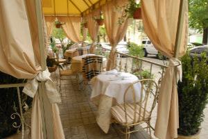 изображение Ресторан Креп де Шин ждет Гостей на  романтичной летней террасе!