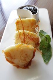 изображение Козий сыр в карамели с черносмородиновым джемом (70/30) --- 78 грн.