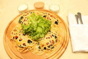изображение Блин ажурный со шпинатом, сыром и помидорами (60/170) --- 34 грн.